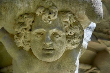 Buovice, Çek Cumhuriyeti - 10 Haziran 2018: Maniyerizm dönemi dikkate değer heykeller arasında yer alıyor Buovice kalede Çeşmede. 1635 yılında oyulmuştu. Yazar Giovanni Giacom Tencall atfedilen.