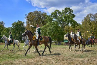 Slavkov u Brna, Çek Cumhuriyeti - 11 Ağustos 2018: tarihsel canlandırma savaş Slavkov-Austerlitz üç İmparator cavalery gider saldırı