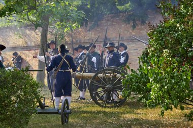 Brno, Çek Cumhuriyeti - 18 Ağustos 2018: tarihsel canlandırma Brno gün. Aktörler tarihsel piyade kostümleri Spielberg kale saldırı