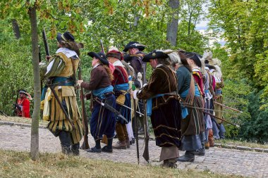 Brno, Çek Cumhuriyeti - 18 Ağustos 2018: tarihsel canlandırma Brno gün. Aktörler tarihsel piyade kostümleri Spielberg kale saldırı