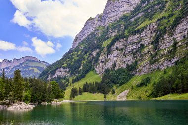 Seealpsee Gölü ile İsviçre Alpleri'nde, Appenzeller arazi, İsviçre