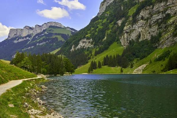 Lago Seealpsee Con Los Alpes Suizos Appenzeller Land Suiza — Foto de Stock