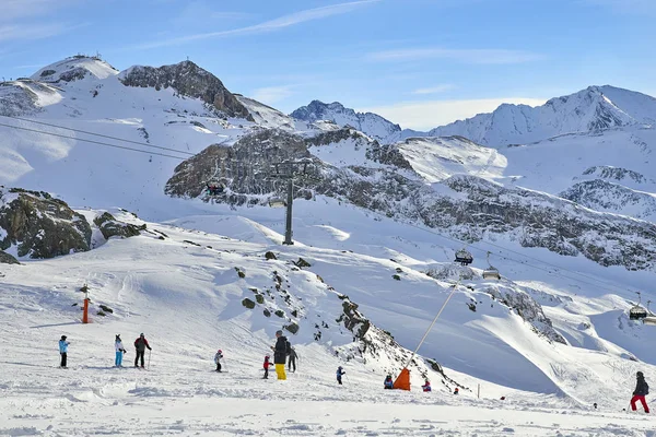 Ischgl Österrike December 2017 Vintern Resort Och Skidbackar Mellan Bergen — Stockfoto