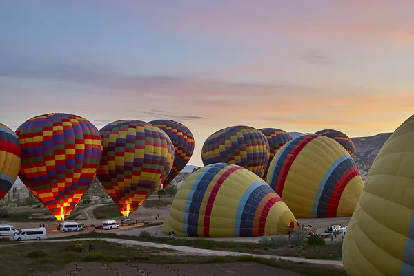 Capadocia Turquía Mayo 2013 Coloridos Globos Aerostáticos Volando Sobre Valle —  Fotos de Stock