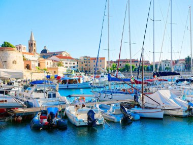 Bağlantı noktası ve eski şehir Alghero, Sardunya, İtalya.