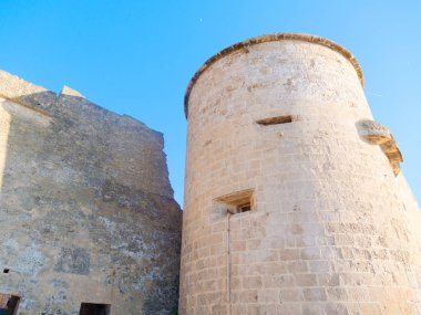 Kule ve surlar Alghero parçası görünümünü. Sardunya,.