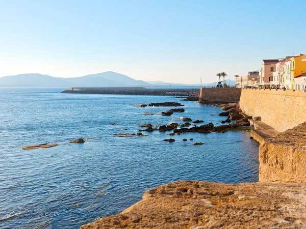 Vista Del Paseo Marítimo Las Antiguas Murallas Alghero Alghero Cerdeña — Foto de Stock