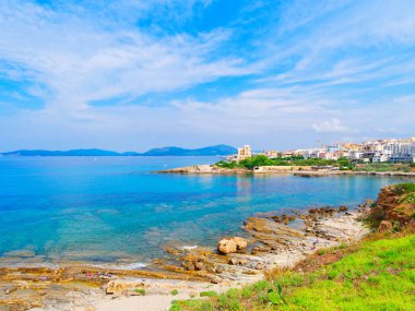 Görünümü Alghero şehir ve deniz.