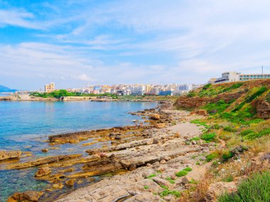 Görünümü Alghero şehir ve deniz.