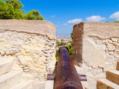 Castillo de Santa Barbara top bir kopya. Alicante.