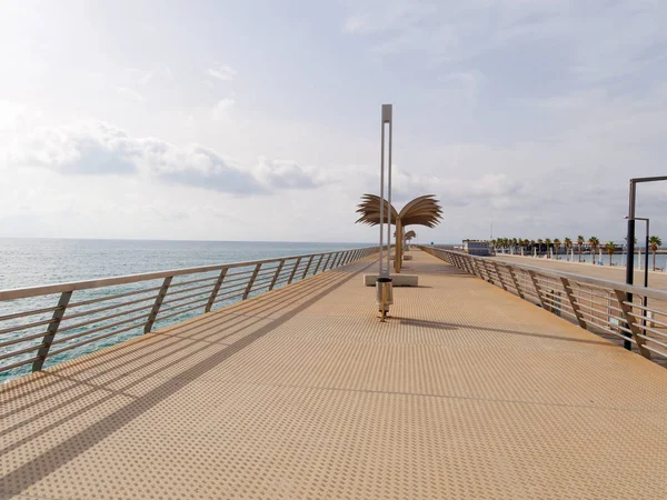 Piękną promenadę nad Morzem Śródziemnym w Alicante. Hiszpania. — Zdjęcie stockowe