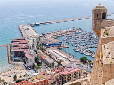Alicante şehir ve deniz Panoraması. İspanya.