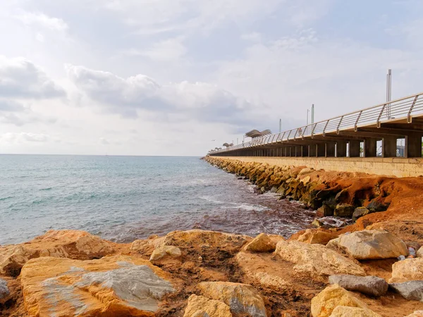 Bela vista do mar a partir da costa em Alicante. Espanha — Fotografia de Stock