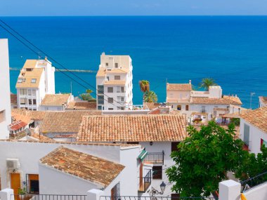 Altea şehrinin ve denizin panoraması. Costa Blanca, İspanya.