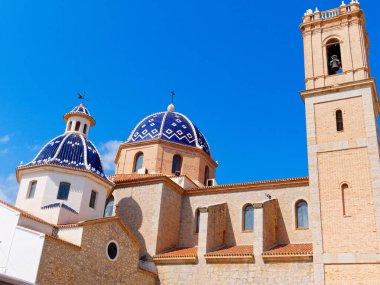 Altea eski kasabasında güzel bir kilise. İspanya.