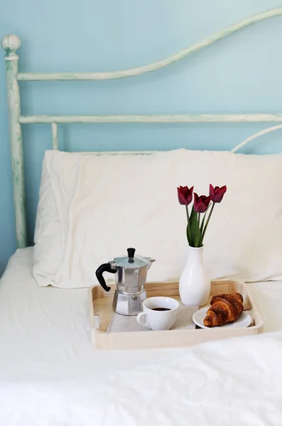 Tray Coffee Cup Croissant Bed — Stock Photo, Image