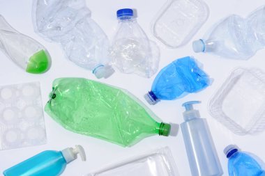 Plastik şişe ve kapları
