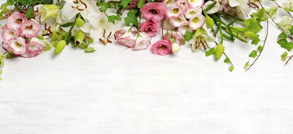 กรอบของดอกไม้ที่สวยงาม — ภาพถ่ายสต็อก