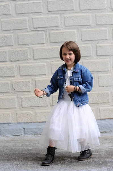 Portrait of cute little girl — Stock Photo, Image