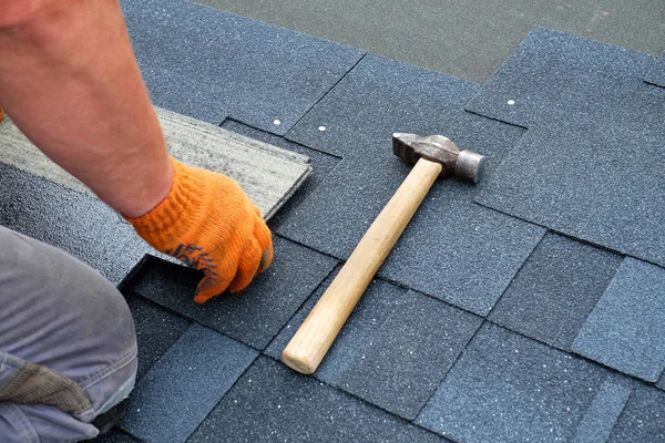 Contractor Hands Installing Bitumen Roof Shingles Using Hammer Nails — Stock Photo, Image