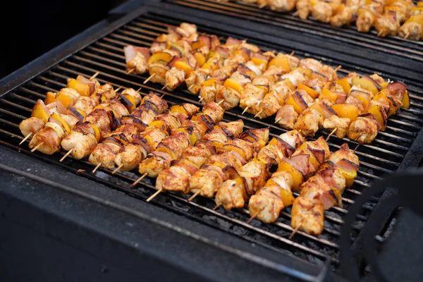 Shish Kebab Poulet Poivre Bacon Brochettes Légumes Viande Grillées Sur — Photo