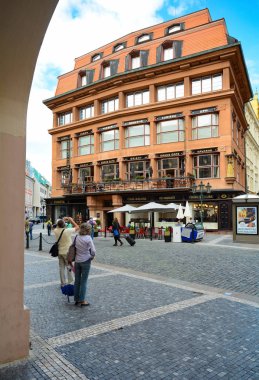 Prague, Çek Cumhuriyeti - 17 Temmuz, 2017: turist Siyah Madonna, Kübizm ev fotoğraf arşivi.