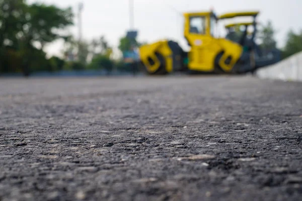 Zbliżenie Nowe Drogi Asfaltowej Której Pracuje Rolki Plac Budowy — Zdjęcie stockowe