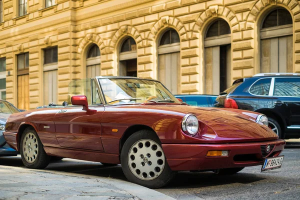 Австрия Вена 2018 Классический Винтажный Автомобиль Красный Alfa Romeo Припаркован — стоковое фото