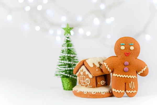 Gingerbread Manusia Dekat Rumah Dekorasi Makanan Natal — Stok Foto