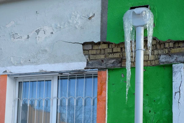 Antiguo Cimiento Pared Yeso Con Grietas Edificio Que Requiere Reparación —  Fotos de Stock