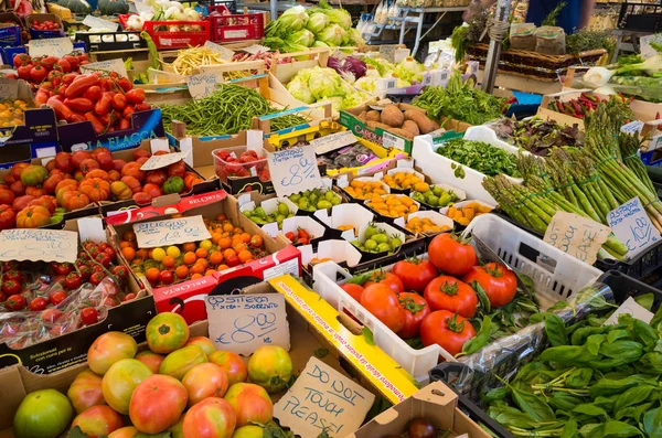 Рим Италия Июня 2019 Года Различные Овощные Продукты Продаются Рынке — стоковое фото