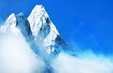 Dağ tepe Everest. Dünyanın en yüksek dağı. Milli Parkı, Nepal.