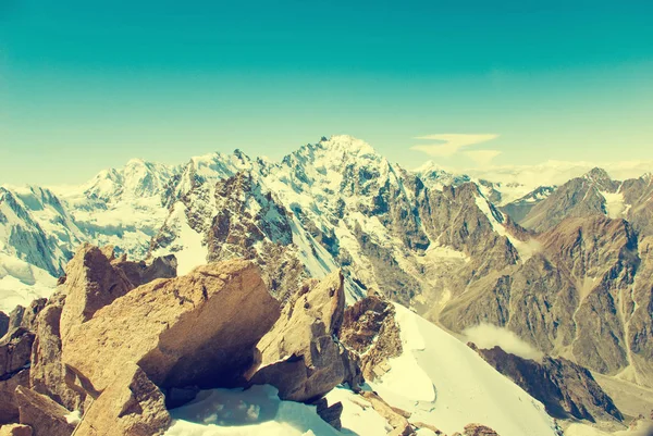 Sneeuwtoppen op de Mont Blanc. Mont Blanc bergmassief zomer landschap — Stockfoto