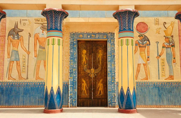 Ősi egyiptomi írás kőből Egyiptomban — Stock Fotó