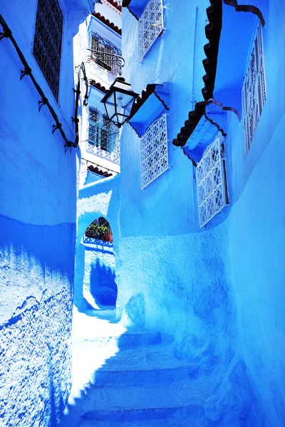 Detalles arquitectónicos tradicionales marroquíes en Chefchaouen Marruecos, África. Chefchaouen ciudad azul en Marruecos . — Foto de Stock