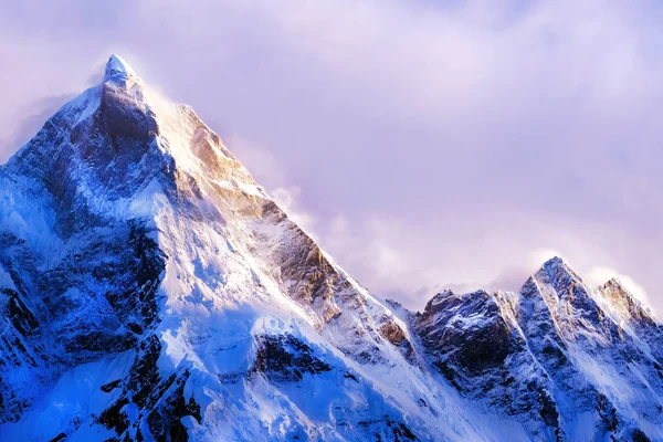 Cumbre de las montañas Everest. Montaña más alta del mundo. Parque Nacional Everest —  Fotos de Stock