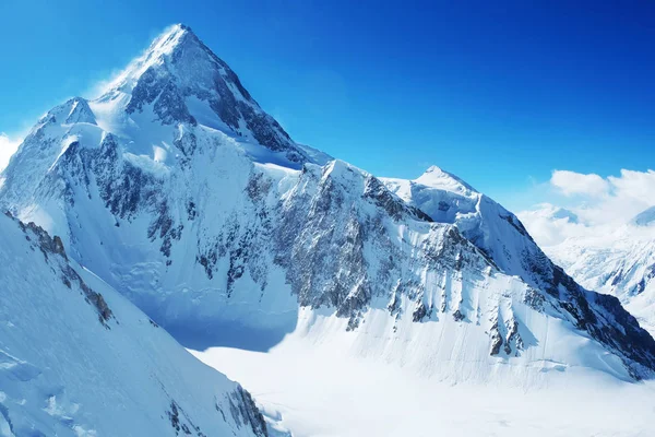 Berggipfel Everest. höchster Berg der Welt. Nationalpark, Nepal. — Stockfoto