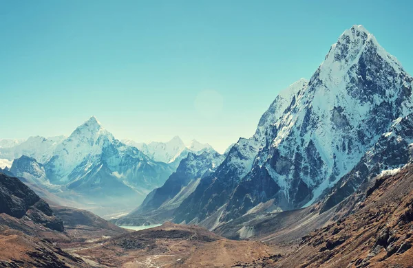 Berggipfel Everest. höchster Berg der Welt. Nationalpark, Nepal. — Stockfoto