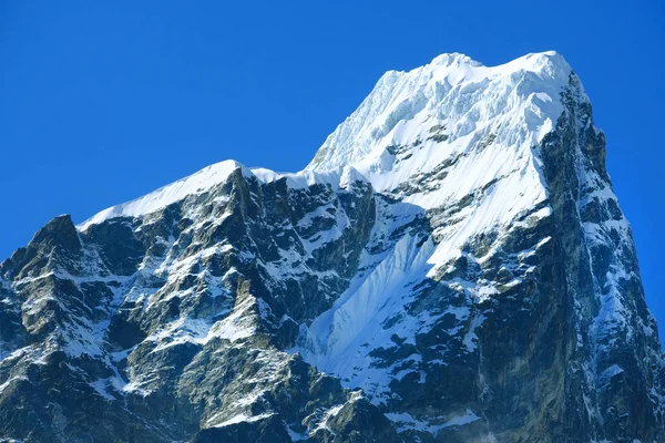 Montañas del Himalaya a la luz del sol. Hermoso paisaje de las montañas del Himalaya — Foto de Stock