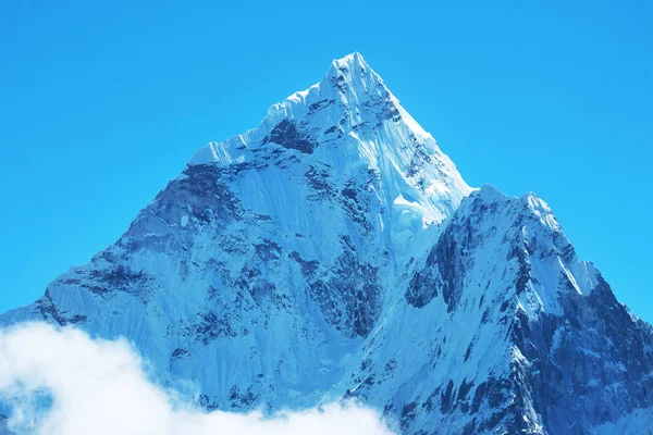 Himalaya montagnes à la lumière du soleil. Beau paysage de montagnes de l'Himalaya — Photo