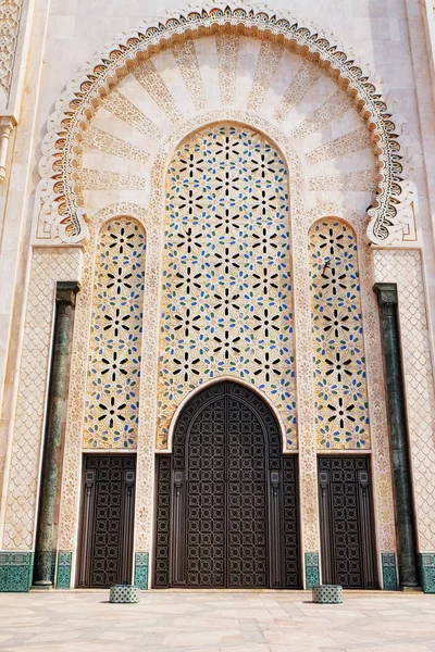 Dettaglio della Moschea Hassan II a Casablanca, Marocco. Esterno della Moschea Hassan II, Casablanca, Marocco — Foto Stock