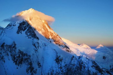 Dağ tepe Everest. Dünyanın en yüksek dağı. Milli Parkı, Nepal.