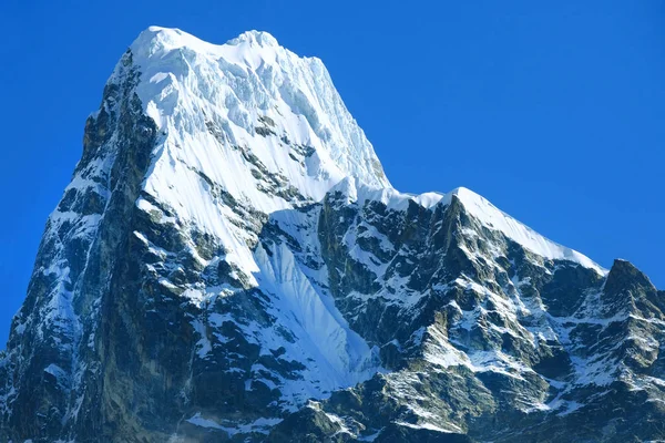 Montañas del Himalaya a la luz del sol. Hermoso paisaje de las montañas del Himalaya — Foto de Stock