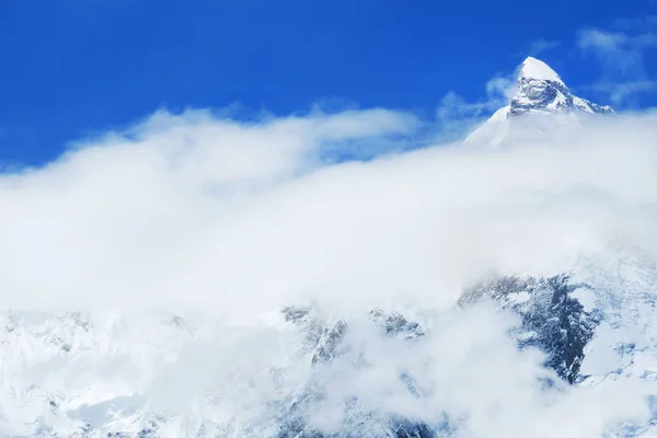 Berggipfel Everest. höchster Berg der Welt. Nationalpark, Nepal. — Stockfoto