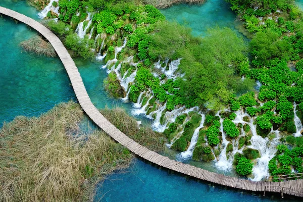 Park Narodowy Jezior Plitwickich, jeden z najstarszych i największych parków narodowych w Chorwacji. — Zdjęcie stockowe