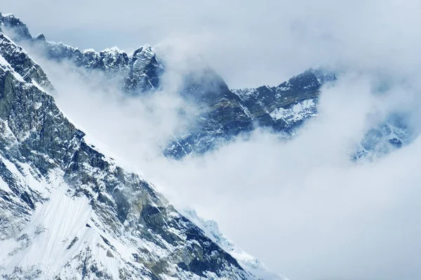 Schneebedeckte Berggipfel. Nepal-Himalaya — Stockfoto