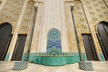 Casablanca, Fas Mozaik çini çalışmalarının Hassan Ii Mosque çeşme yapılmış 