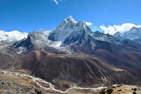 Panoramatický pohled na Ama Dablam v oblasti Everest v Himaláji, Nepál — Stock fotografie