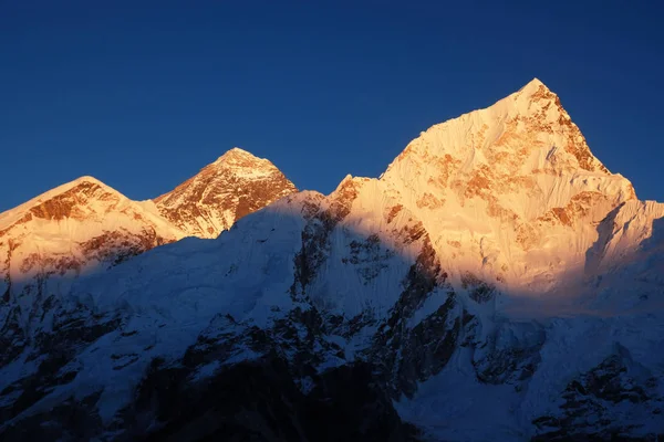 Vista panorámica del Monte Everest al atardecer, Himalaya Nepal — Foto de Stock