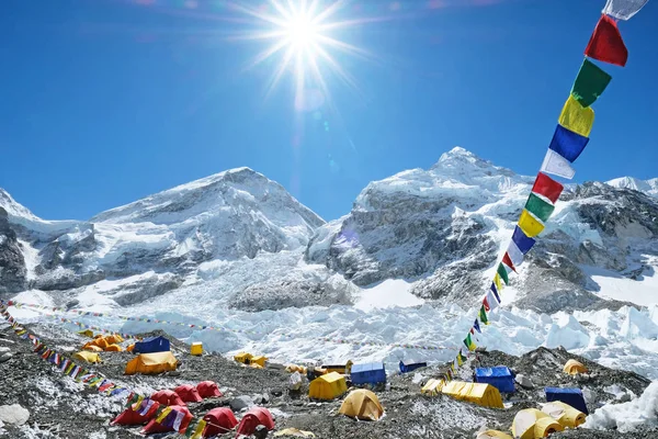 Obóz bazy Everest. Szczyt górski Everest-najwyższa góra na świecie, Nepal — Zdjęcie stockowe